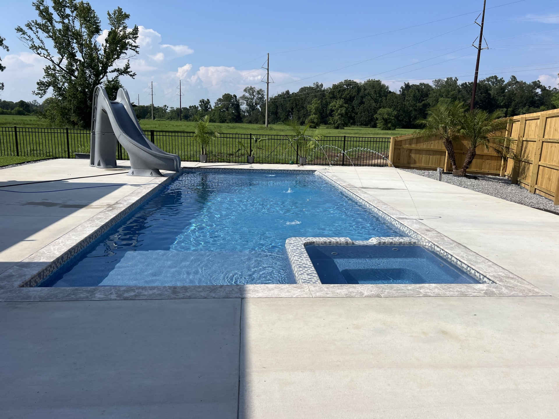 Tahiti Elite fiberglass pool